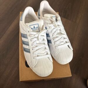 Adidas Classic White and Light Blue Shoes size 6.5 Men’s